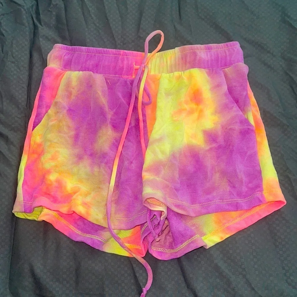 S Neon tie dyed white birch shorts
